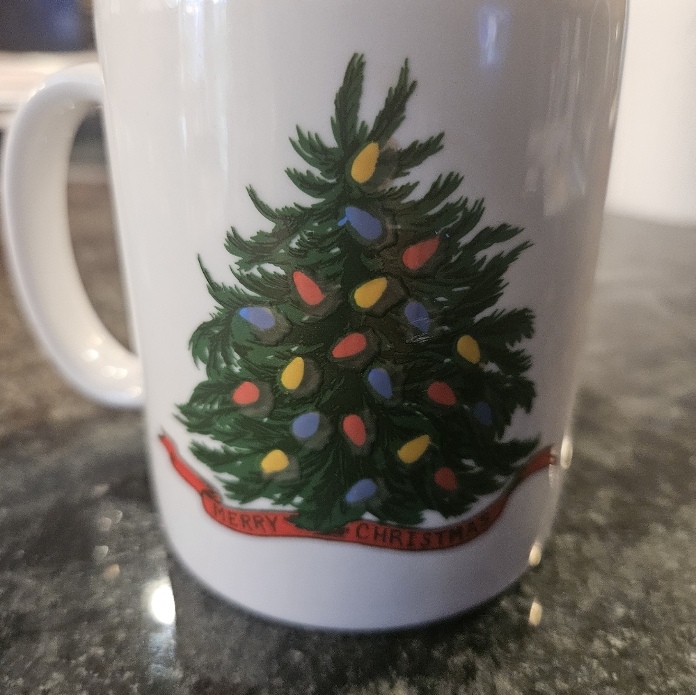 Set of 2 Christmas Tree Wondermugs: Changes color with hot beverages - Picture 2 of 6